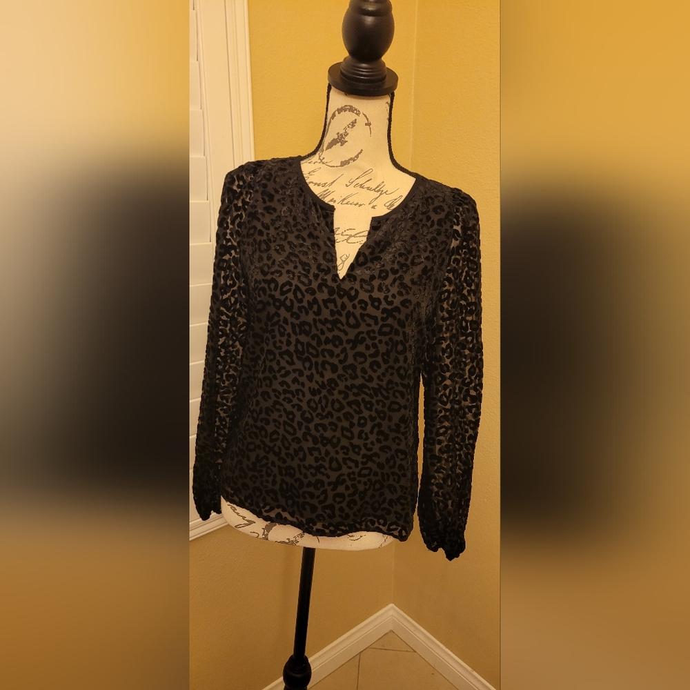 EUC BANANA REPUBLIC CHEETAH BLOUSE